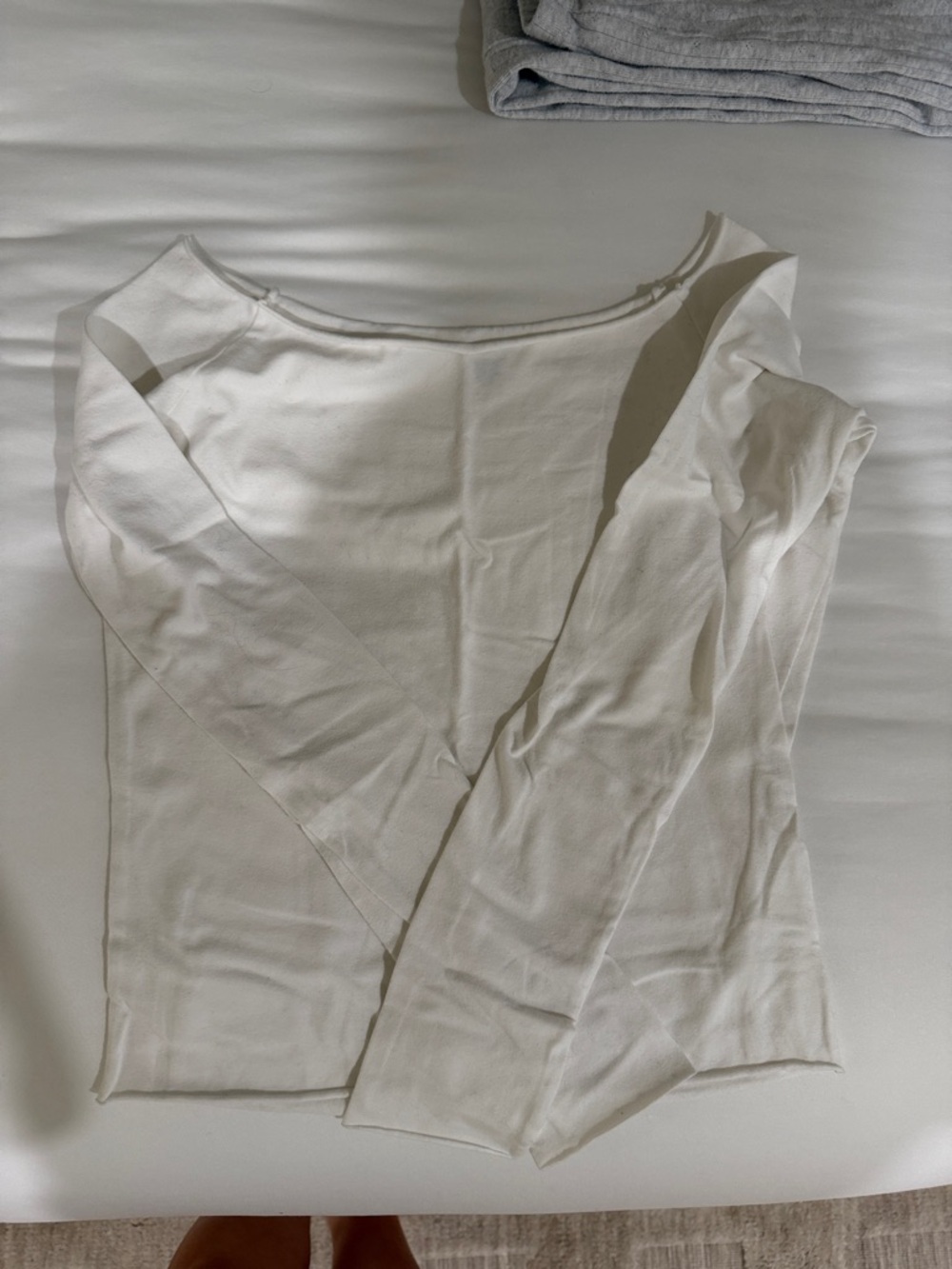 [NWOT] Women's Long-Sleeve White Off-the-Shoulder Top